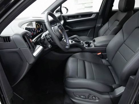 Certified 2025 Porsche Cayenne image 16