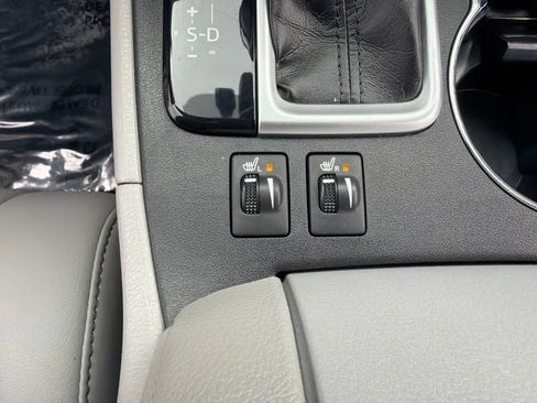 Used 2019 Toyota Highlander XLE AWD/4WD image 16