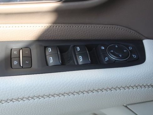 Used 2023 GMC Yukon XL Denali AWD/4WD image 39