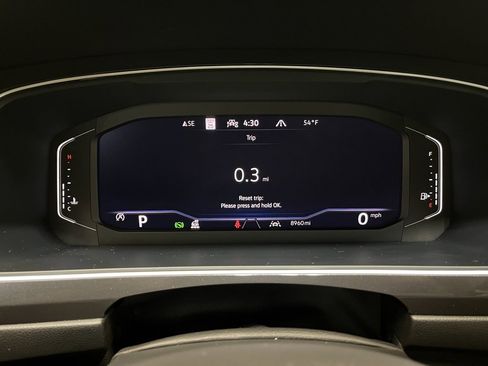 Used 2024 Volkswagen Tiguan SEL R-Line image 5