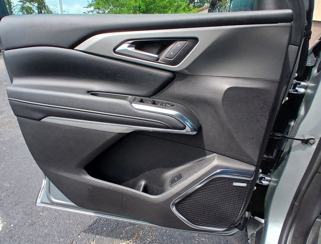 Certified 2025 Chevrolet Traverse LT w/ Enhanced Driving Package FWD image 7