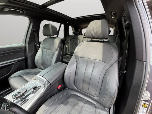 Used 2019 BMW X5 xDrive50i w/ Parking Assistance Package AWD/4WD image 19