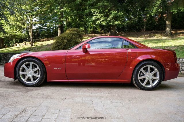 Used 2004 Cadillac XLR RWD image 15