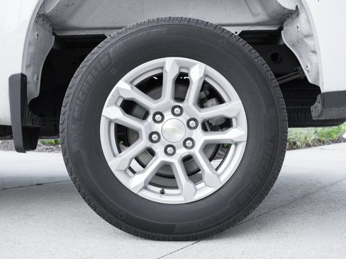 Used 2023 Chevrolet Silverado 1500 LT AWD/4WD image 14