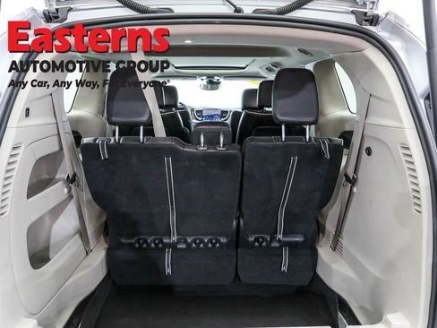 Used 2023 Chrysler Pacifica Limited image 9