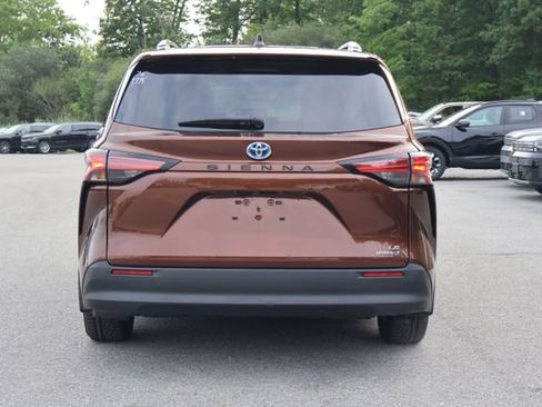 Used 2022 Toyota Sienna LE FWD image 6