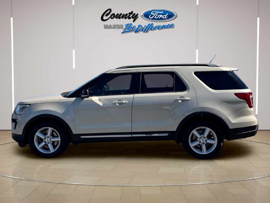 Used 2018 Ford Explorer XLT w/ Equipment Group 202A FWD image 3