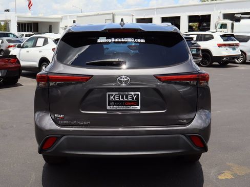 Used 2023 Toyota Highlander XLE FWD image 8