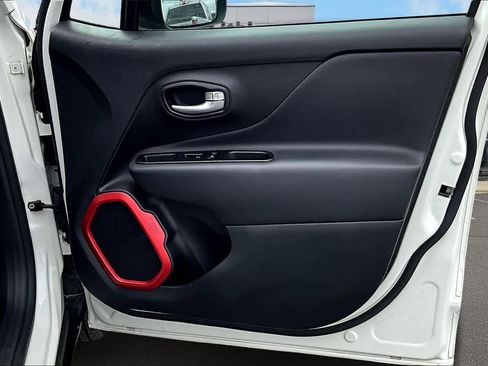 Used 2023 Jeep Renegade Trailhawk image 28