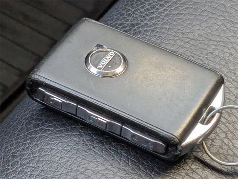 Used 2018 Volvo XC90 T6 Momentum w/ Convenience Package image 39