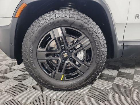 Used 2024 Rivian R1S Adventure AWD/4WD image 9