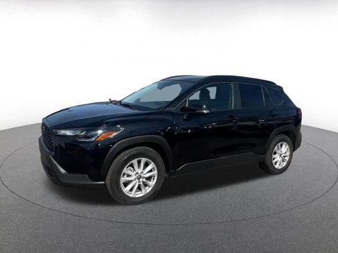 Used 2025 Toyota Corolla Cross LE image 8