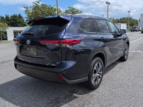 Used 2022 Toyota Highlander XLE FWD image 4