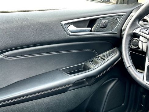 Used 2024 Ford Edge Titanium image 25
