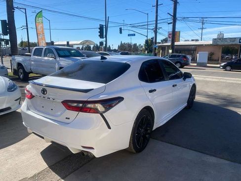 Used 2022 Toyota Camry SE image 10