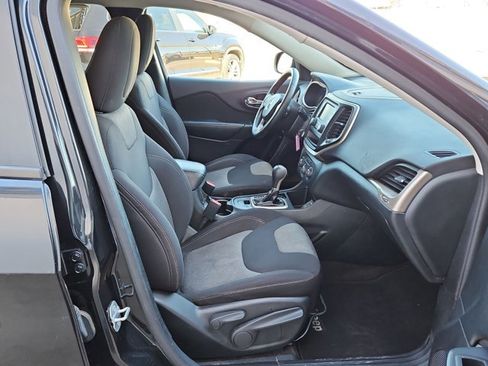 Used 2016 Jeep Cherokee Sport image 21