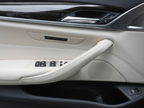 Used 2019 BMW 530i w/ Convenience Package image 29