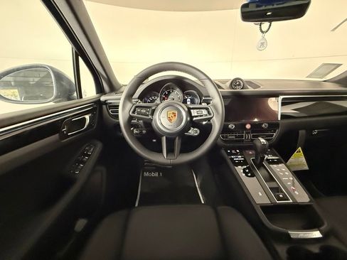 Certified 2026 Porsche Macan AWD/4WD image 22