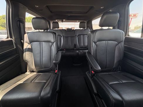 Used 2022 Jeep Wagoneer Series III w/ Premium Group I AWD/4WD image 31