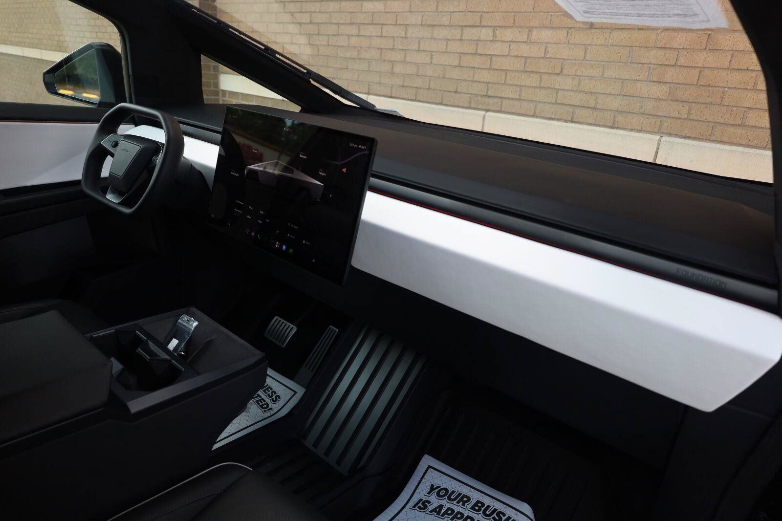 Used 2024 Tesla Cybertruck AWD Crew Cab image 31