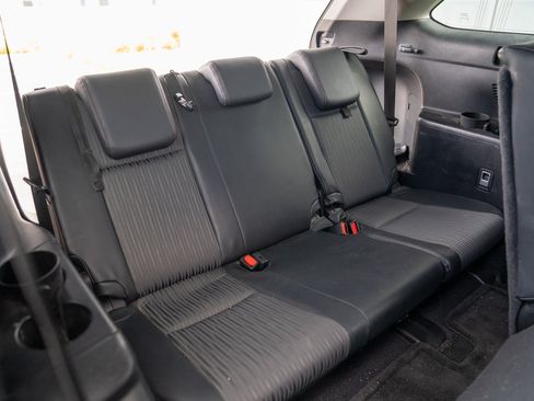 Used 2014 Toyota Highlander Plus FWD image 25