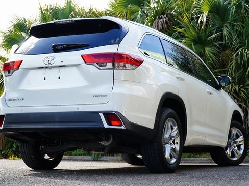 Used 2017 Toyota Highlander Limited image 5