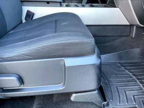 Used 2017 Ford Expedition XLT image 22