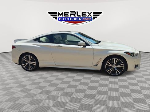 Used 2017 INFINITI Q60 2.0t w/ Premium Plus Package 2.0T AWD/4WD image 9