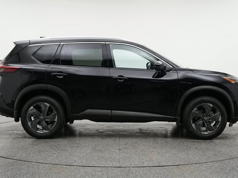 Used 2025 Nissan Rogue SV AWD/4WD image 11