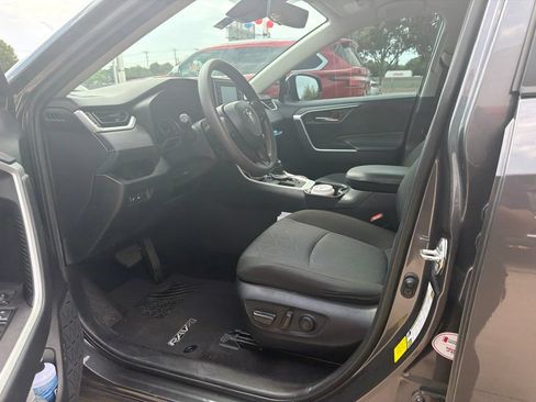 Used 2022 Toyota RAV4 XLE FWD image 19