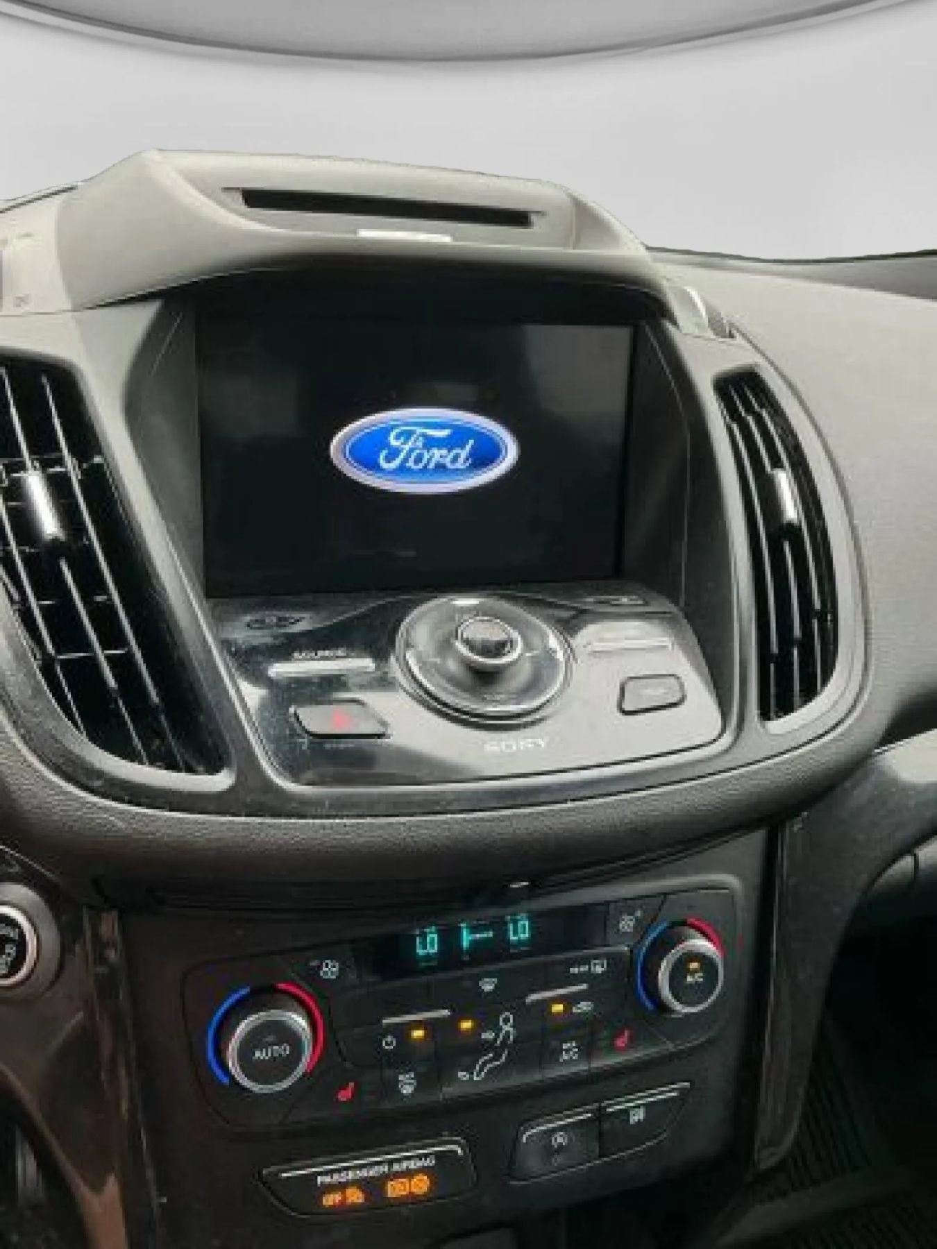 Used 2017 Ford Escape Titanium FWD image 6