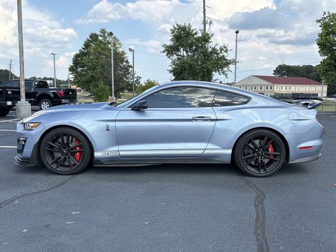 Used 2022 Ford Mustang Shelby GT500 w/ Technology Package RWD image 21