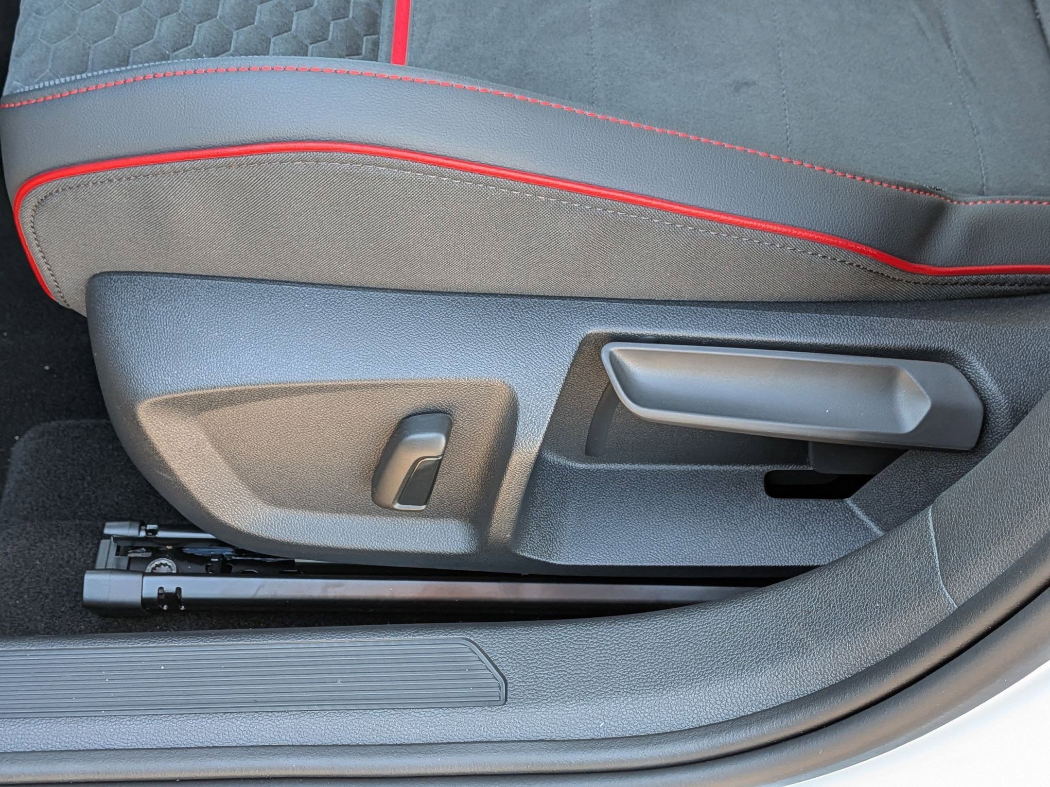 New 2026 Volkswagen GTI SE FWD image 15