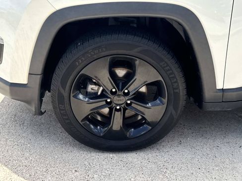 Used 2021 Jeep Compass Latitude FWD image 4