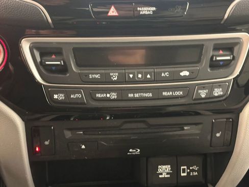 Used 2021 Honda Pilot Touring image 49