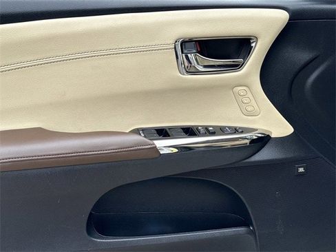 Used 2018 Toyota Avalon Limited image 27