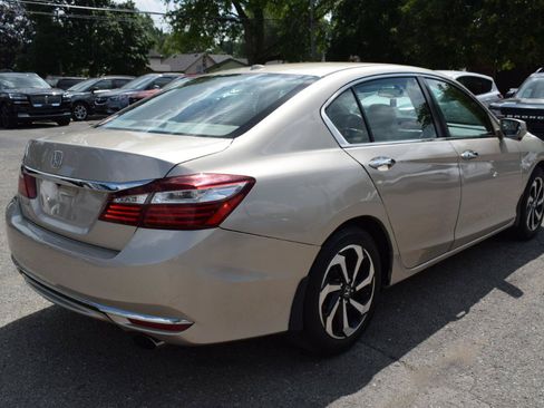 Used 2017 Honda Accord EX-L image 8