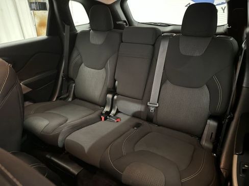 Used 2017 Jeep Cherokee Latitude w/ Cold Weather Group image 26