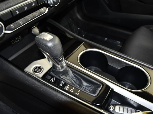 Used 2024 Nissan Altima 2.5 SV FWD image 30