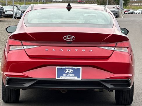 Used 2023 Hyundai Elantra SEL w/ Convenience Package FWD image 4