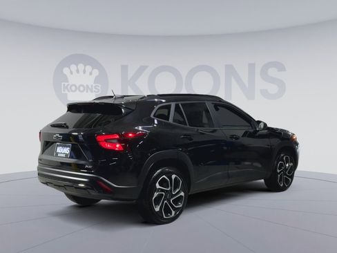 Used 2025 Chevrolet Trax RS w/ Sunroof Package image 12