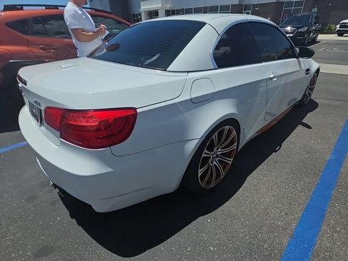 Used 2011 BMW M3 Convertible RWD image 2