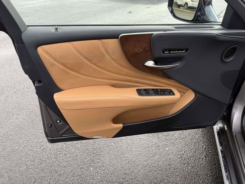 Used 2022 Lexus LS 500 AWD w/ Accessory Package (Z1) image 12