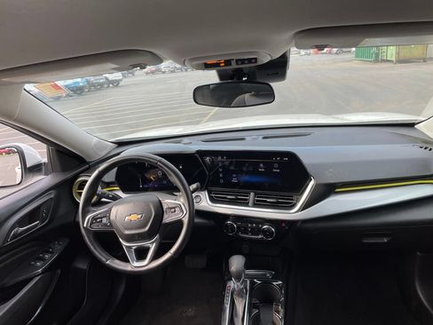 Used 2024 Chevrolet Trax LT w/ Driver Confidence Package FWD image 16