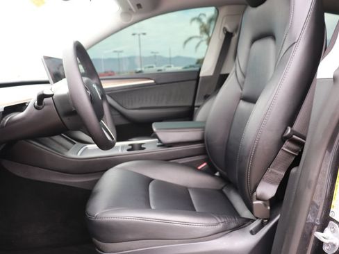 Used 2024 Tesla Model Y 2WD image 13