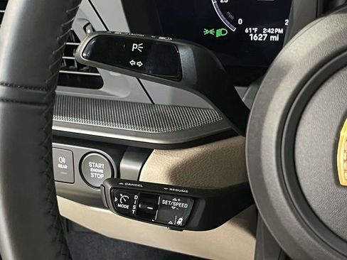 Certified 2025 Porsche 911 Carrera image 35