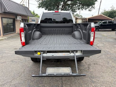 Used 2017 Ford F250 Lariat w/ Lariat Ultimate Package AWD/4WD image 33