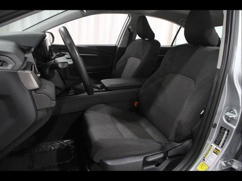 Used 2025 Toyota Camry LE FWD image 5