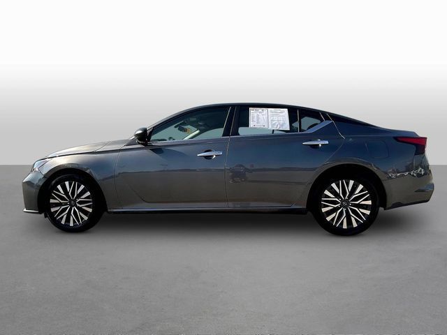 Used 2025 Nissan Altima 2.5 SV FWD image 4