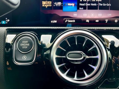 Used 2025 Mercedes-Benz CLA 250 4MATIC image 24